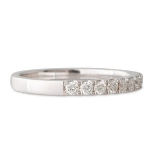A Fine Claw Set Diamond Wedder