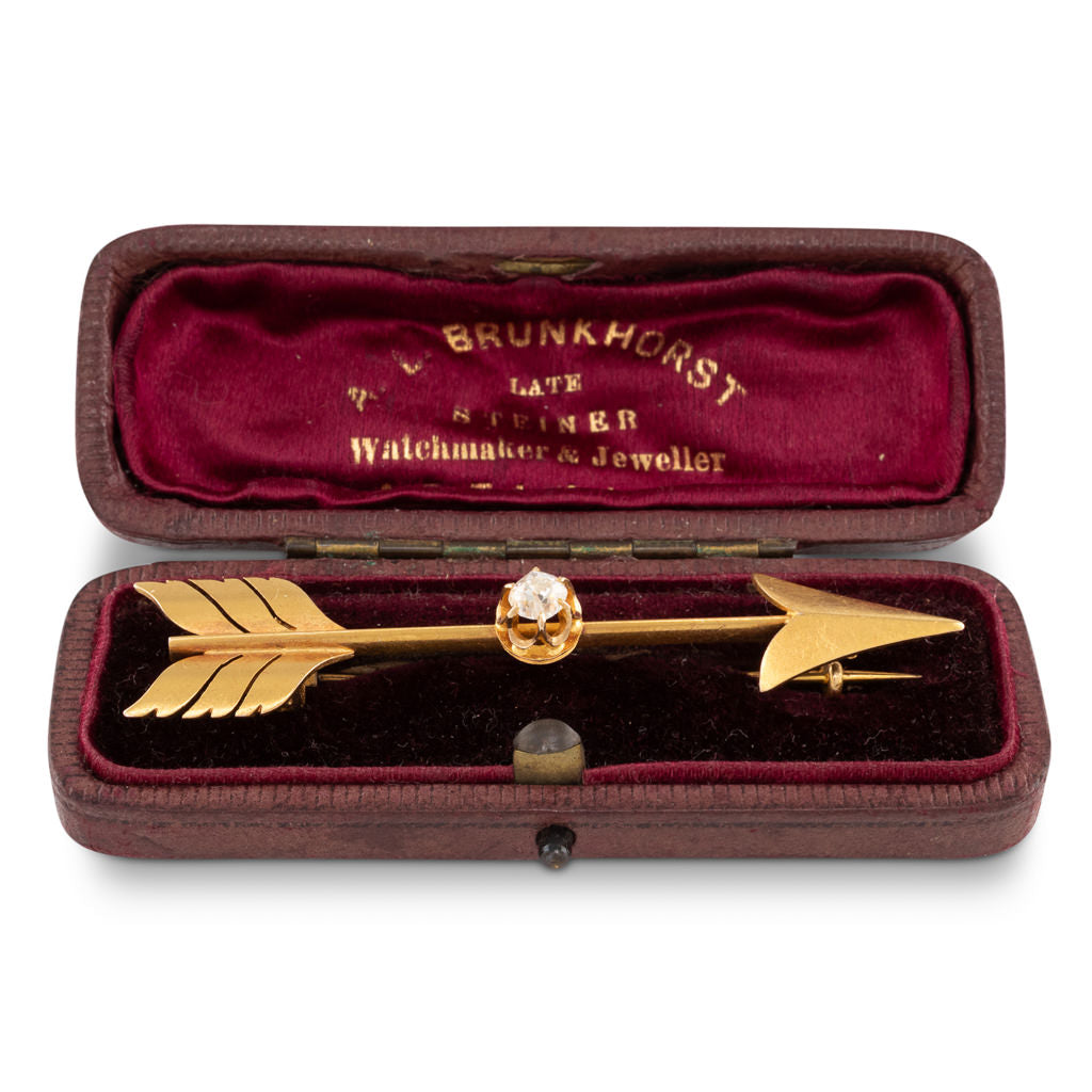 Arrow Brooch with Diamond