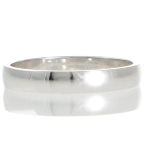 An 18ct White Gold Wedding Ring