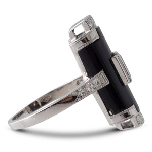 An Onyx Plaque Ring