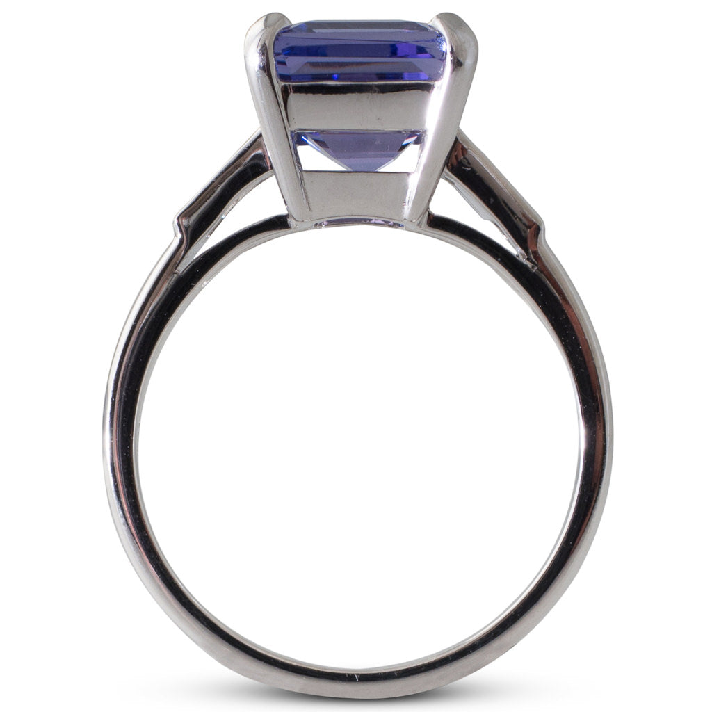 Tanzanite & Diamond Ring