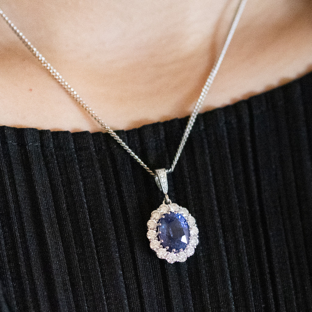 A 4.63ct Sapphire Pendant