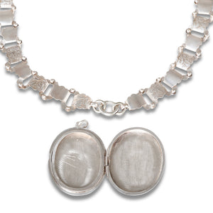 A Silver Locket & Collar