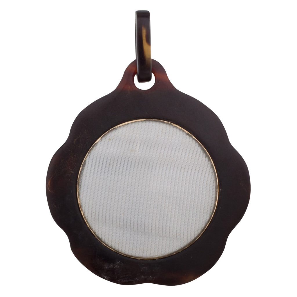 A Circular Pique Pendant