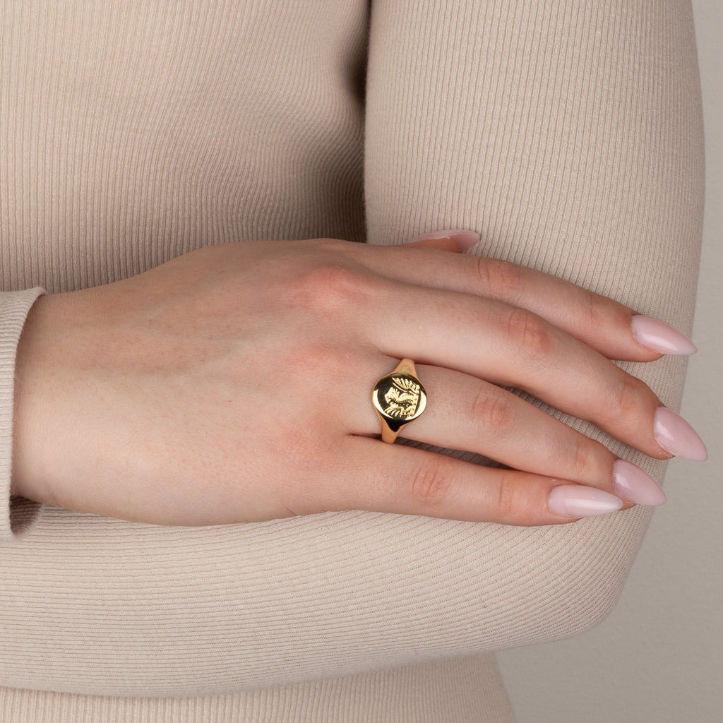 An 18ct Yellow Gold Signet Ring