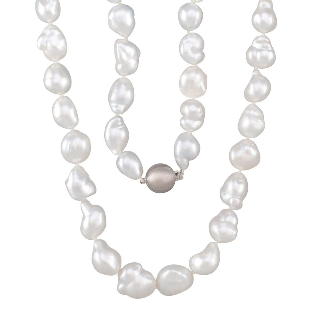 Baroque White South Sea Strand